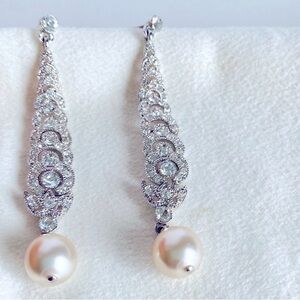 Luxurious Chandelier Chrystal and Pearl silver-tone earrings